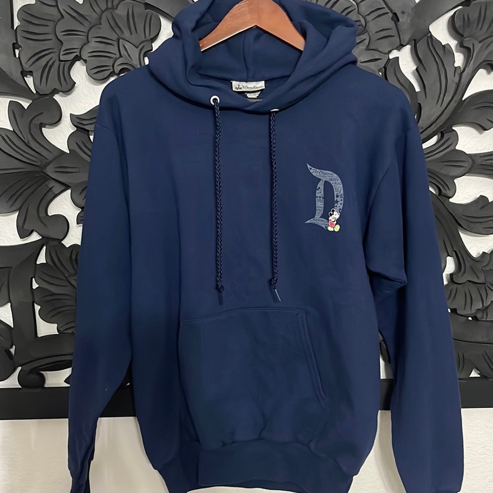 Disney parks hoodie in a size s unisex. So for ladies it’s oversized. So cute.